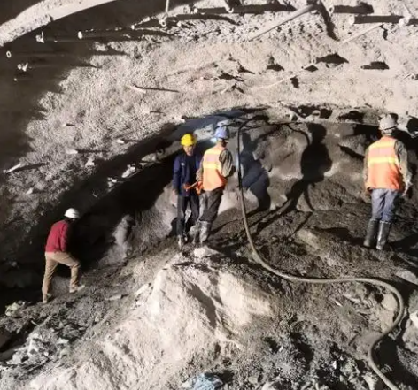 彭山隧道拱顶带模注浆料，微膨胀注浆料的特点及施工工艺